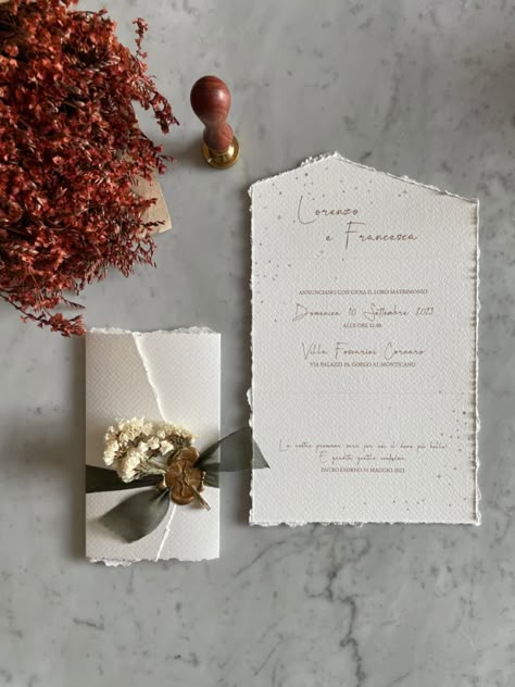 Partecipazione fiori secchi ceralacca 2025 Wedding, Graphic Designer, Wedding Invitation, Wedding Stationery, Wedding Invitations, Wedding Ideas