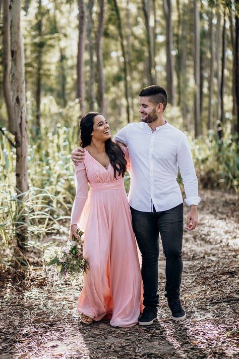 Pink Couples Photoshoot, Pre Shoot, Pink Kurti, Pre Wedding Photoshoot Outfit, Photoshoot Couple, Outdoor Couple, Pre Wedding Poses, Couple Picture Poses, Family Pics