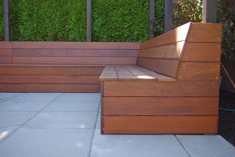 ipe bench with storage - Google Search Built In Garden Seating, Deck Bench, Outdoor Bench Seating, Deck Seating, Wooden Benches, Diy Bench Outdoor, Backyard Seating, Built In Seating, Bench Seating