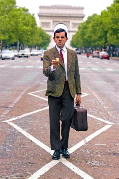 Rowan Atkinson wearing a Harris Tweed jacket Mr Bean Quotes, Mr Bean Funny, Kartu Tarot, Johnny English, Rowan Atkinson, Harris Tweed Jacket, Tv Comedy, Mr Bean, British Comedy