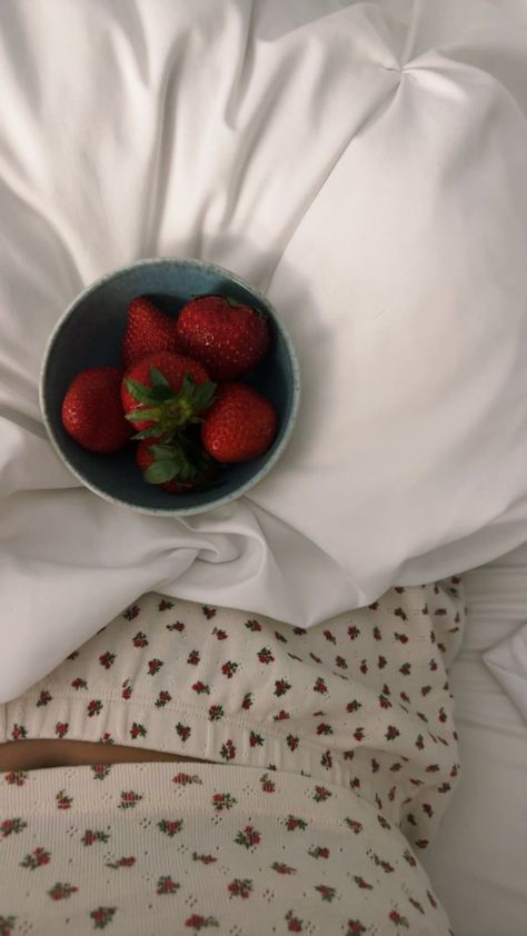 #brandymelville #brand #cute #cozy #pjset #pjs #pajamas #food #strawberries #inspo #fashion #aesthetic #tiktok #night Strawberry Pjs, Strawberry Pyjamas, Coquette Sleepwear, Brandy Melville Pjs, Aesthetic Tiktok, Cute Pajamas, Fashion Aesthetic, Pj Sets, Brandy Melville