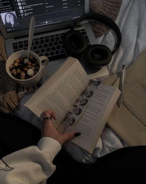 Music And Reading Aesthetic, Music Wallpaper Laptop, Books And Pens Photography, Calming Pictures, Reading Motivation, Reading Aesthetic, Book Wallpaper, Romanticizing Life, Quiet Life