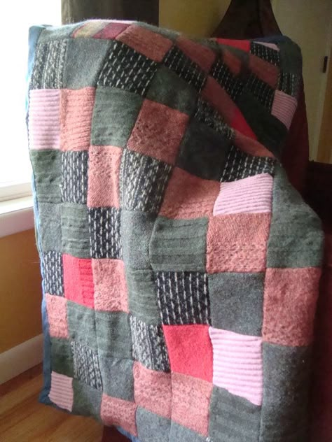 B- Wool Patchwork blanket Sweater Quilts, Sewing Blanket, Sweater Projects, Sweater Inspiration, Sweater Quilt, Wool Patchwork, Quilted Sweater, Recycled Sweaters, Recycled Sweater