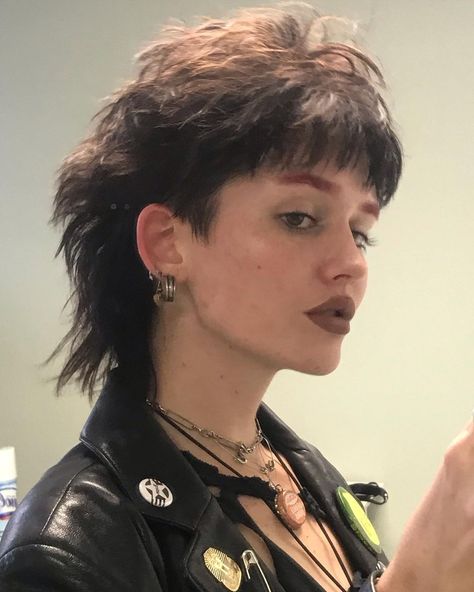 Short Deathhawk, Punk Hair Women, Alt Mullet, Goth Mullet, 80s Mullet, Punk Rock Hair, Punk Mode, Mullet Hair, Waves Haircut