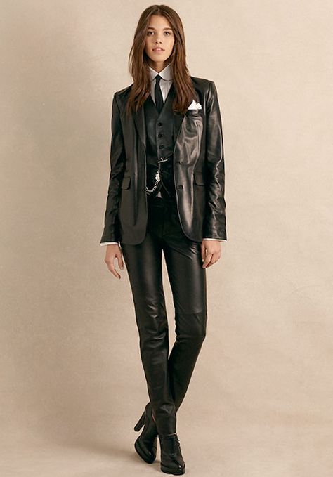 English Outfit, Leather Outfits Women, Women Wearing Ties, Woman In Suit, Leather Suit, Leather Outfit, Suit Fashion, Leather Jackets Women, Suit And Tie