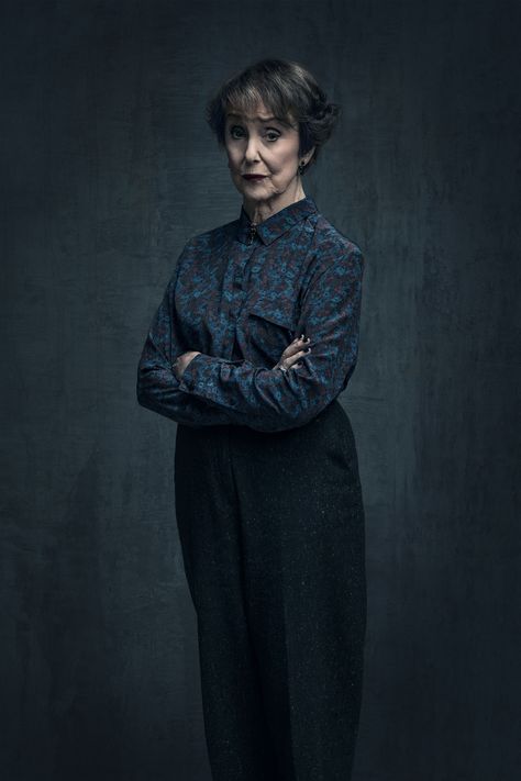 Sherlock Season 4 || Mrs.Hudson Sherlock Season 4, Mary Watson, Una Stubbs, Louise Brealey, Sherlock Holmes Benedict, Amanda Abbington, Sherlock Series, Sherlock Holmes Benedict Cumberbatch, Rupert Graves