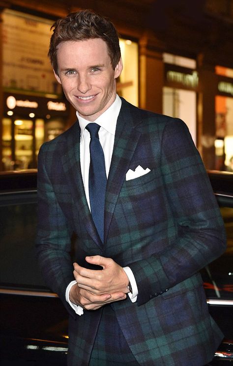 Eddie Redmayne rocks a Blackwatch tartan suit at the Turin Film Festival.  HE reminds me of a young Charlton Heston! Tartan Blazer, Tartan Suit, Formal Tuxedo, Flannel Suit, Suits Men Business, Black Watch Tartan, Eddie Redmayne, Stylish Suit, Mens Fashion Classic