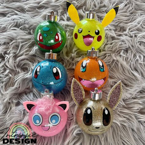 These have been a requested set for a few years now, and I have finally gotten them all sorted 🥰 Live on the website now!! Pokémon inspired baubles. Currently just these 6, you can buy them on their own or the full set for a discounted price. I am so so happy with how they have turned out ❤️❤️ and I would absolutely love it if you would help me share the news of them by tagging some friends, sharing the post etc 🎄🎄 Pokemon Christmas Ornaments, Pokémon Crafts, Pokemon Ornaments, Christmas Pokemon, Pika Pika, Pokemon Diy, Pokemon Craft, Pokemon Birthday Party, Pokemon Birthday