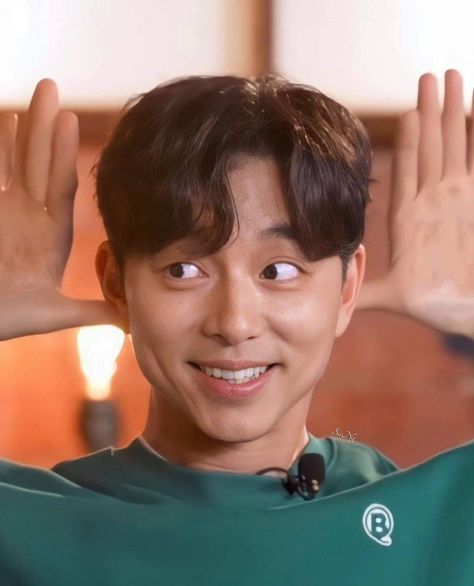 Gong Yoo Smile, Pop Wallpaper, Male Celebrities, Gong Yoo, Squid Games, Favorite Actors, Korean Men, Celebrities Male, Korean Actors