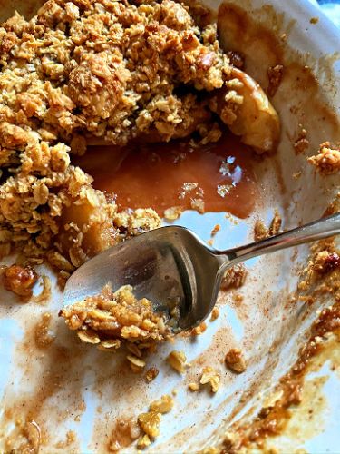 Bourbon Apple Pie, Apple Crisp Without Oats, Apple Crumble Pie, Apple Bourbon, Apple Treat, Apple Cobbler, Spring Brunch, Apple Crisp Recipes, Crumble Topping