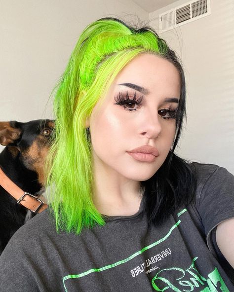 Black Green Split Dye, Undercolours Hair, Manic Panic Electric Lizard, Neon Green Hair, Split Dye, Split Hair, Fun Hair, Manic Panic, Funky Hairstyles