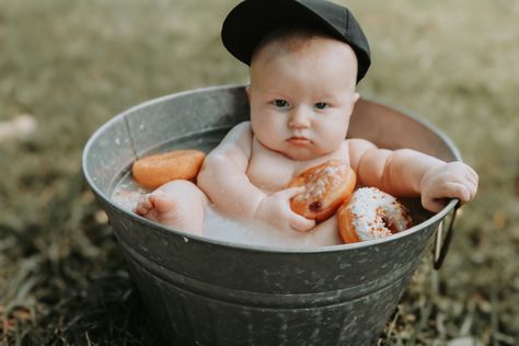 Donut Bath Photoshoot, Donut Milk Bath, Baby Penelope, Baby Milk Bath, Outdoor Baby Photography, Milk Bath Photos, Studio Baby Photography, Bath Pictures, Milk Bath Photography