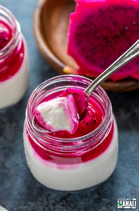 Dragon Fruit Tea Recipe, Dragon Fruit Dessert, Vegan Panna Cotta, Dragonfruit Recipes, Fruit Desert, Desserts Fruit, Nutritious Desserts, Tropical Desserts, Fruit Pudding