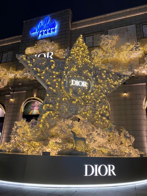 christmas tree seoul korea winter aesthetic dior Christmas In Korea Aesthetic, Seoul Winter Aesthetic, Korea Christmas Aesthetic, Korea Winter Aesthetic, Christmas In Korea, Christmas Korea, Korea Christmas, Korean Christmas, Aesthetic Dior