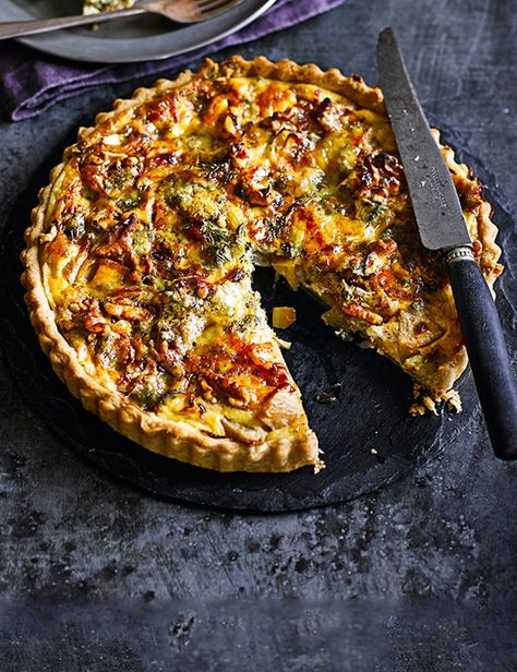 Boxing Day Buffet, Pear And Blue Cheese, Blue Cheese Tart, Vegetarian Dinner Party, Savoury Tarts, Cheese Tart, Easy Vegetarian Dinner, Top Chicken Recipes, Light Meals