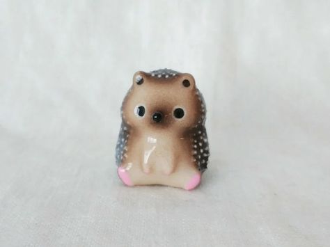 Hedgehog Clay Sculpture, Fimo Hedgehog, Polymer Clay Hedgehog, Clay Hedgehog, Hedgehog Figurine, Easy Clay Sculptures, Clay Classes, Mushroom Crafts, Clay Diy Projects