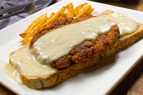 Amish Wedding Gravy Recipe: An Easy Chicken Gravy Recipe From the Pennsylvania Dutch | Amish Recipes | 30Seconds Food Amish Gravy Recipe, Amish Meals, Easy Chicken Gravy, Amish Wedding, Chicken Croquettes Recipe, Gravy Chicken, Chicken Breast Sandwich, Wedding Foods, Chicken Gravy Recipe