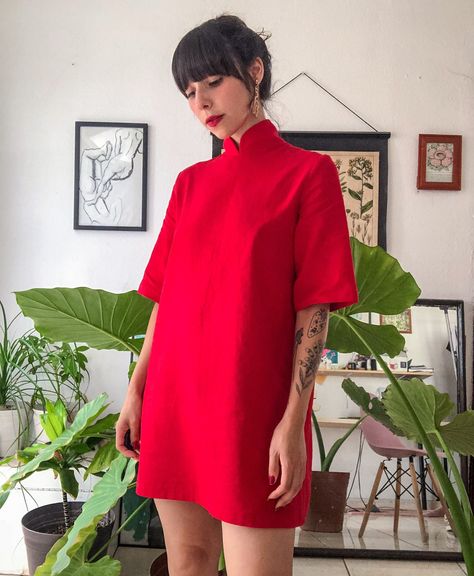 Low Shoulder Dress, Changing A Dress, Qipao Inspired Dress, Japanese Fashion Women Summer, Qipao Dress Modern Chinese Style, Fashion In China, Qipao Outfit, Chinese Dress Modern Fashion Weeks, Hostess Outfit