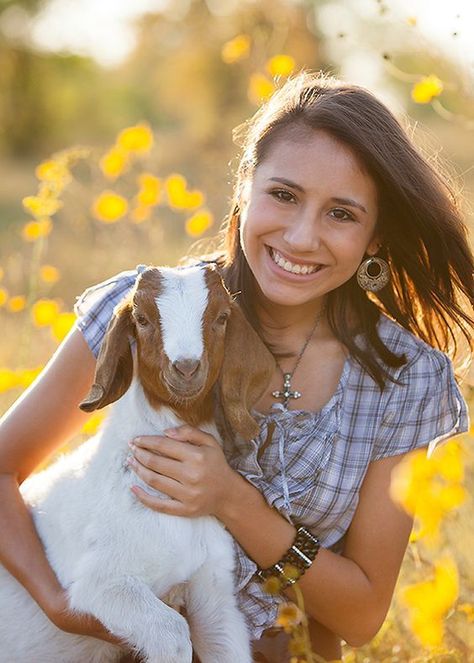 Goat Photoshoot, Farmer Photoshoot, Pony Photoshoot, Livestock Pictures, Portraits Natural Light, Farm Senior Pictures, Goat Picture, Horse Senior Pictures, Senior Year Pictures