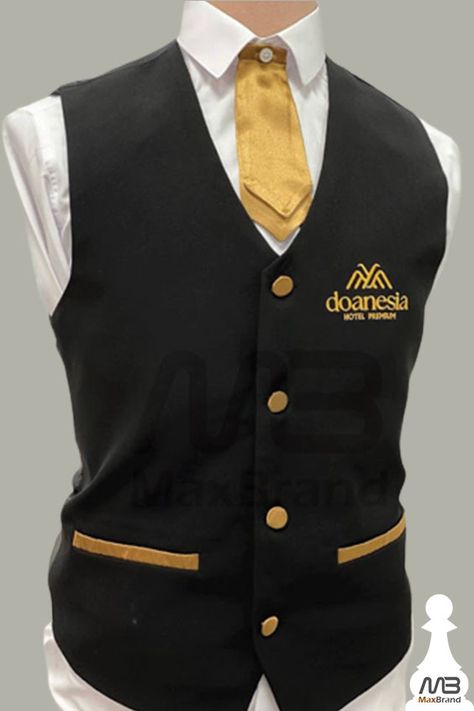 #workwear #fashion #workwearstyle #veshjepune #xhup #xhuppune #dok #brand #menswear #vintageworkwear #workwearfashion #logo #work #komod #safety Waiter Uniform Design, Uniform Inspiration, Uniform Hotel, Hotel Uniforms, Restaurant Uniform, Food Gifs, Waitress Outfit, Waiter Uniform, Restaurant Uniforms