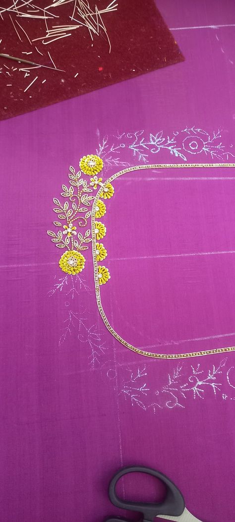 Aari Tracing Designs For Blouse, Cut Work Aari Blouse Designs, Thread Work Designs, Aari Simple Designs, Simple Aari Blouse Designs, Floral Work Blouse, Simple Aari Blouse, Simple Blouse Design, Mirror Pose