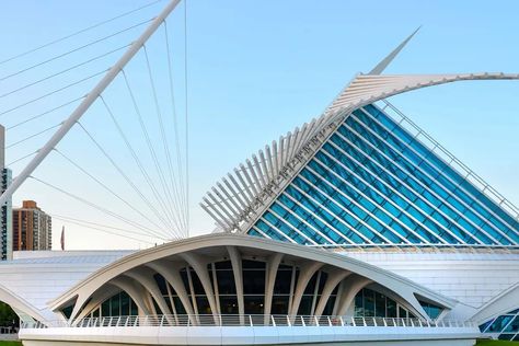 Milwaukee Art Museum | Architecture Art Museum Architecture, Museum Interior, Milwaukee Art Museum, Milwaukee Art, Santiago Calatrava, Architecture Landmark, Museum Architecture, Design Museum, Landscape Architect