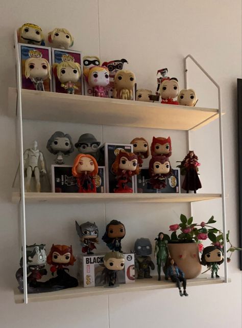 Funko Pop Bedroom Ideas, Funko Pop Shelf Aesthetic, Cute Funko Pop Display, Aesthetic Funko Pop Display, Funko Pop Room, Funko Pop Shelf, Funko Display Ideas, Funko Pop Display Ideas, Spiderman Room Decor