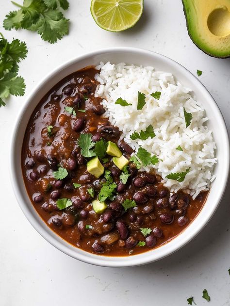 When you're short on time, turn canned black beans (frijoles negros) into authentic, full-of-flavor, cooked black beans. Spicy Chicken Chipotle Pasta, Chipotle Chicken Pasta, Uni Recipes, Cooked Black Beans, Chipotle Pasta, Cuban Black Beans, Healthy Beans, Honey Glazed Chicken, Black Bean Recipes