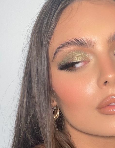 Green Eyeshadow, Gold Makeup, Makeup Eye Looks, Eye Makeup Art, Makeup Obsession, Makeup Pictures, Makeup Eyeliner, Glam Makeup, Makeup Essentials