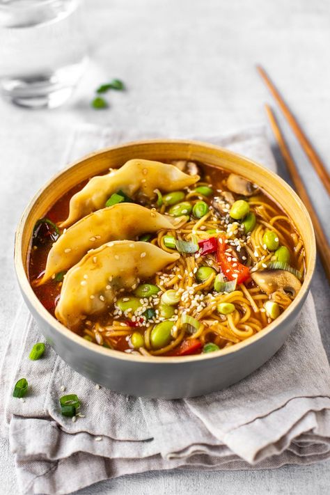 Vegan Gyoza Soup, Gyoza Ramen Soup, Gyoza Noodle Soup, Trader Joes Gyoza Soup, Gyoza Rice Bowl, Japanese Dumpling Soup, Japanese Food Recipes Vegetarian, Gyoza Bowl, Buddhist Recipes