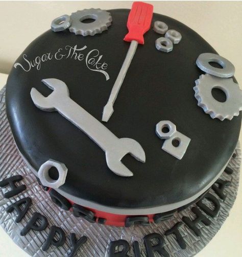 Auto Mechanic Cake Ideas, Mechanical Engineering Cake Ideas, Mechanical Engineer Cake Design, Tools Cake For Men, Mechanic Cakes For Men, Cake For Mechanic, Engineering Cake Ideas, Mechanic Cake Ideas, Car Mechanic Cake