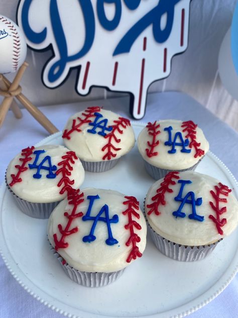 Dodger Theme Birthday Party Centerpiece Ideas, Dodger Theme Party, Dodgers Party Ideas, Dodgers Cupcakes, Dodgers Baby Shower Ideas, La Dodgers Birthday Party, Dodger Cupcakes, Sports Birthday Party Ideas, Dodger Party