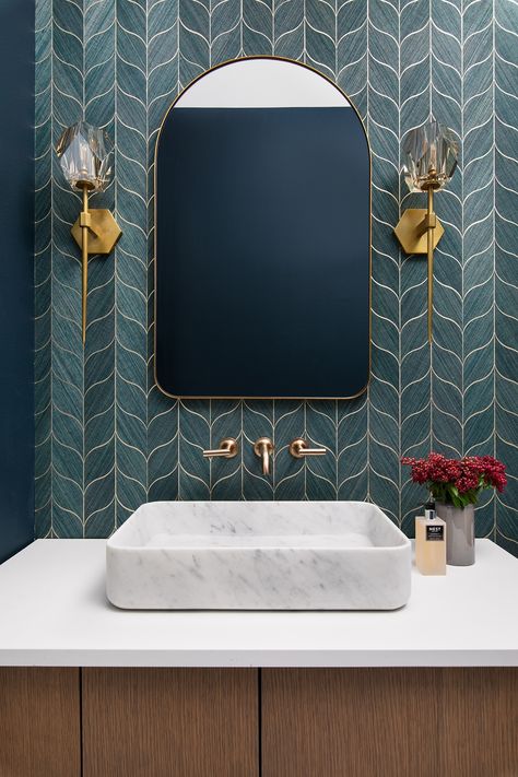 Etch Design Group perfects this powder room with our Deco Hemp wallcovering, for the pop of pattern that every room needs. Discover the collection and order a sample. #PhillipJeffries #wallcovering #wallpaper #interiordesign #homedecor #interiordecor #powderroom #powderroomdecor #bathroom #bathroomdecor #bluewall #bluedecor #blueroom #bluedesign Teal Powder Room, Half Bath Design, Wednesday Design, Peacock Plume, Phillip Jeffries Wallpaper, Teardrop Pattern, Powder Room Decor, Phillip Jeffries, Powder Bath