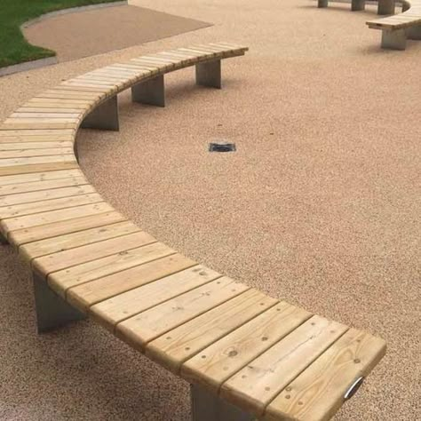 Curved Outdoor Benches, Outdoor Bench Ideas, Diy Outdoor Bench, Fire Pit Bench, Garden Bench Plans, Curved Patio, Garden Bench Seating, Outdoor Bench Seating, Wood Bench Outdoor