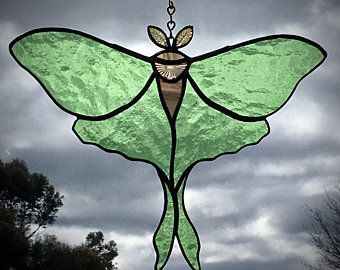 L'art Du Vitrail, Glass Frog, Stained Glass Butterfly, Stained Glass Decor, Stained Glass Diy, Vintage Green Glass, Stained Glass Crafts, Luna Moth, Glass Butterfly