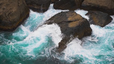 Water Hitting Rocks, Things To Paint, Sea Shore, Ishikawa, Videos Youtube, Video Film, Rock Formations, Art References, Art Inspo