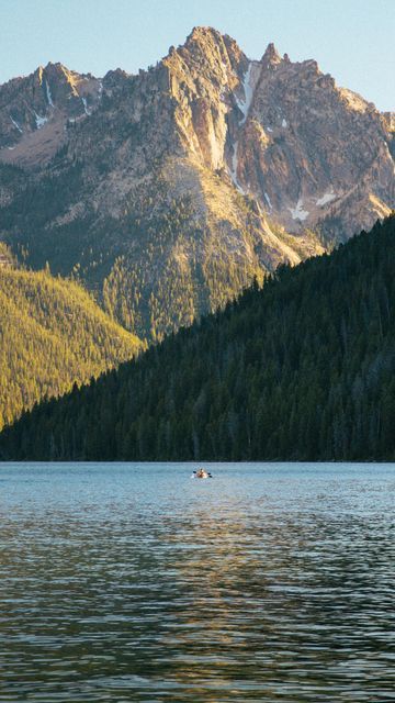 KAT | Adventure Travel on Instagram: "Breathtaking is an understatement…👇 Idaho’s Sawtooth Mountains! Did you know that Idaho has almost 5 million acres of designated wilderness area?! Located in central Idaho and part of the Rocky Mountains, the Sawtooth National Recreation Area is home to rugged mountain peaks, over 400 alpine lakes, dozens of natural hot springs, wildflower meadows, meandering streams, and over 350 miles of hiking trails. This area comes alive in the summer and you can feel Sawtooth Mountains, Natural Hot Springs, Leave No Trace, The Rocky Mountains, Pretty Landscapes, Up Book, Nature Aesthetic, Pretty Places, Travel Aesthetic