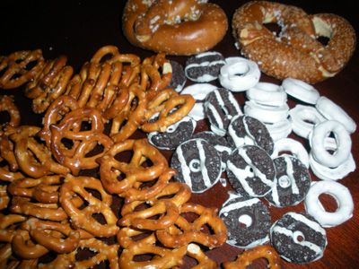 Beer fest ideas...good treats to add to necklace Beer Fest, Beer Festival, Wine Parties, Football Food, Bake Sale, St Patricks Day, Party Time, Sweet Tooth, Beer