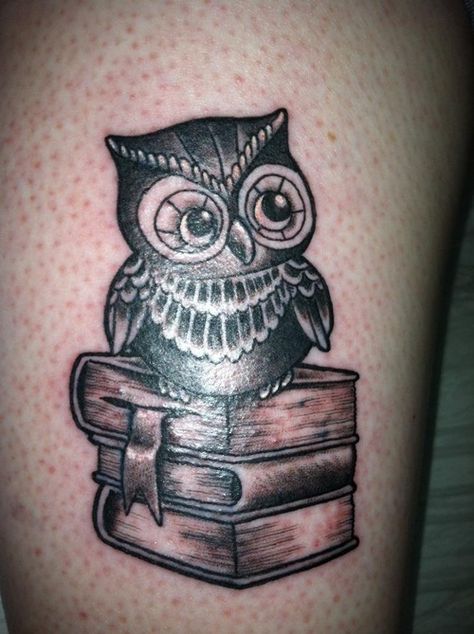 Owl tattoo, book tattoo - definitely want this for one of my next tattoos Teacher Tattoos, Wizard Tattoo, Book Tattoo, Owl Tattoo, Cover Up Tattoos, Skin Art, Couple Tattoos, Piercing Tattoo, Get A Tattoo