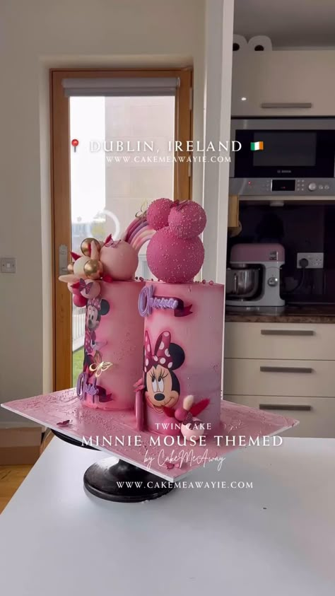 Twin Cake Sets 🥰 Mickey Minnie Theme Birthday Party, Minnie And Daisy Birthday Cake, Twins Birthday Decoration Ideas, Cartoon Theme Cake, Twins Cake Design, Minnie Mouse Cake Ideas, Mickey And Minnie Mouse Cake For Twins, Tort Baby, Minnie Mouse And Daisy Duck Cake