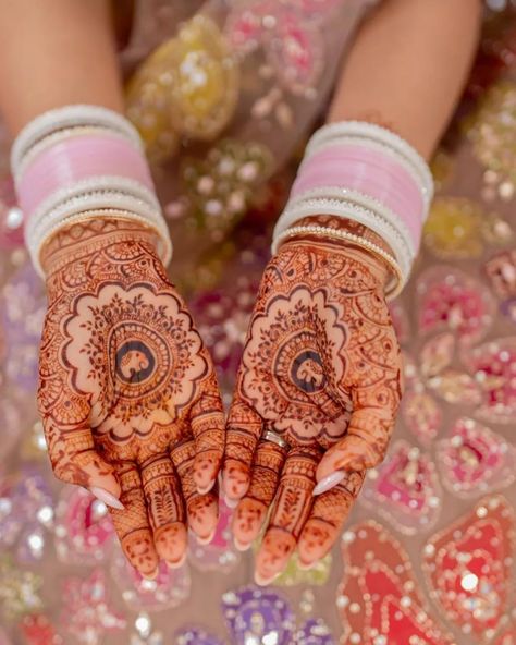 Couldn't stop smiling at our pink #SAdaVYAH Haldi and Chooda ceremony! 💖🌸💞🧿🌷🌺🩷 Capture: @shutterdown.in haldi, chooda, ceremony, pink, wedding, traditions, rituals, love, joy, celebration, Indianwedding, weddingvibes, haldi ceremony, bridal moments Chooda Designs Brides, Pink Chooda, Chooda Ceremony, Chooda Designs, Mehendi Designs Bridal, Weddings 2025, Traditional Mehendi, Mehendi Patterns, Henna Ceremony