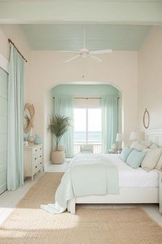 White And Blue Bedroom, Aqua Bedroom, Aqua Bedrooms, Beach House Colors, Bedroom Turquoise, Chic Living Room Decor, Coastal Decorating Living Room, Teal Bedroom, Beach House Interior Design