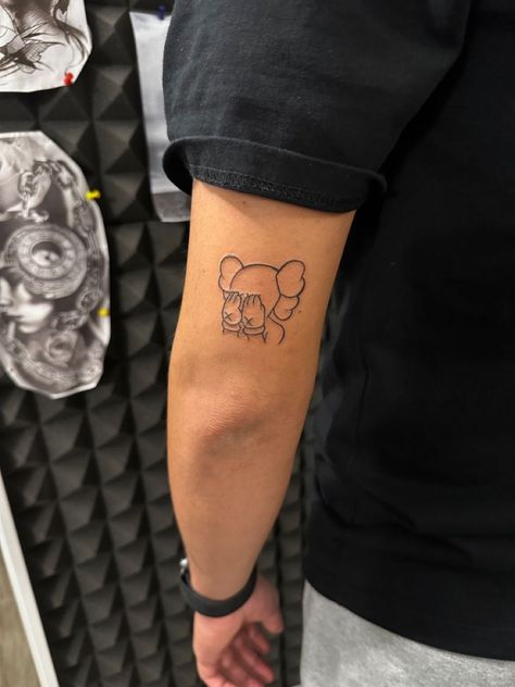 Small Kaws Tattoo, Kaws Doll Tattoo, Sneakerhead Tattoo Ideas, Kaws Tattoo Ideas For Women, Kaws Tattoo Ideas For Men, Hypebeast Tattoo Ideas, Klaws Tattoos Ideas, Takashi Murakami Tattoo, Astroworld Tattoo