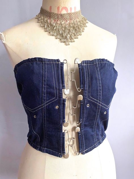 How To Make A Denim Corset, Jeans Corset Top Diy, Futuristic Denim Fashion, Upcycled Denim Corset, Fitted Denim Corset, Trendy Denim Fitted Corset, Denim Bustier, Ropa Upcycling, Corset Outfit