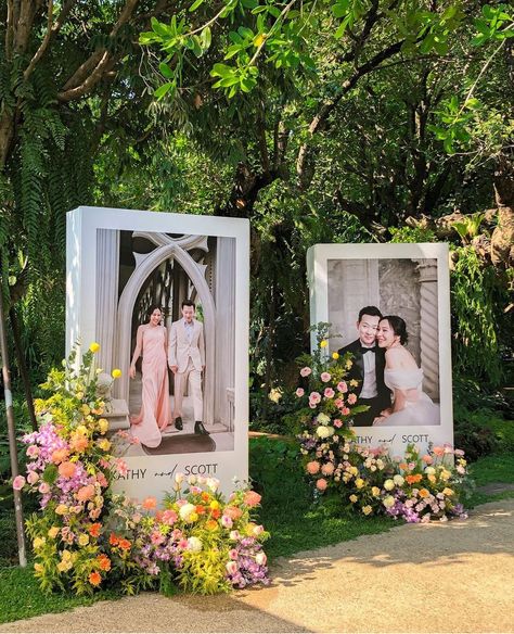 Wedding Entrance Photo Display, Gate Entrance Wedding Decor, Wedding Entrance Photo, Wedding Venue Entrance Decor, Photobooth Wedding Backdrop, Dhoti Function, Backdrop Lamaran, Weddings Decorations Elegant Romantic, Engagement Design