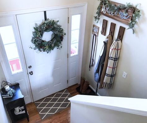 Split Foyer Entry, Small Foyer Ideas Entryway, Small Foyer Ideas, Split Entry Remodel, Small Entryway Ideas, Split Level Entryway, Tiny Entryway, Foyer Wall Decor, Rustic Interior Decor