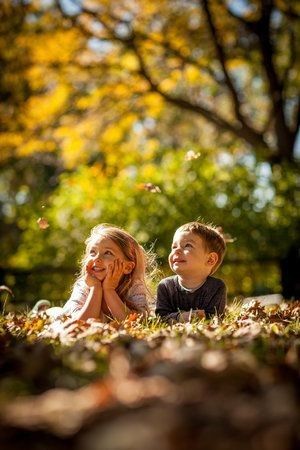 Sibling Photography Poses, Sibling Photo Shoots, Composition Photo, Sibling Pictures, Sister Photography, Family Photoshoot Poses, Sibling Poses, Sibling Photography, Children Photography Poses