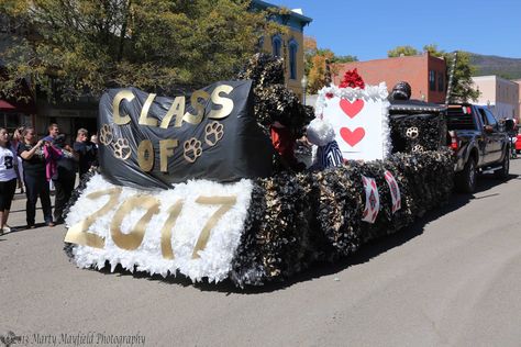 . Las Vegas Homecoming Float, Homecoming Floats, Homecoming Themes, Homecoming Parade, Vegas Theme, Homecoming Ideas, Parade Float, Birthday Dresses, 15 Dresses