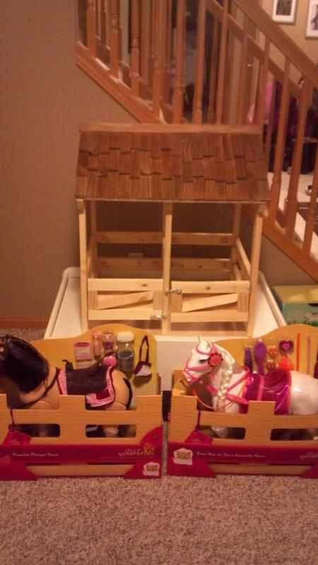 Wooden Toy Barn, Ag Doll House, Horse Bedroom, Diy Horse Barn, Girls Furniture, Horse Toys, Toy Horses, American Girl Diy, Bookshelf Plans