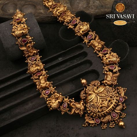 A very eye-catching antique long necklace in 22kt gold studded with Fancy stones and cute hung gold balls. A versatile accessory for that tasteful look of beauty and style. New Long Necklace Designs Gold, New Long Chain Designs Gold, 22kt Gold Necklace, Long Nakshi Haram, Antique Necklaces Design Long, Long Chain Designs Gold Latest Antique, Gold Aram Designs Latest, Antique Gold Long Necklace Designs, Antique Long Necklaces Design